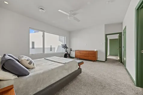 5628 Kiam Street B Houston TX 77007