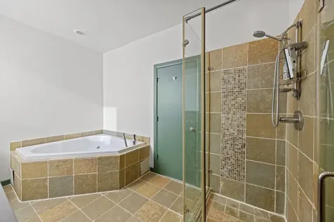 5628 Kiam Street B Houston TX 77007