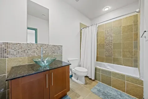 5628 Kiam Street B Houston TX 77007