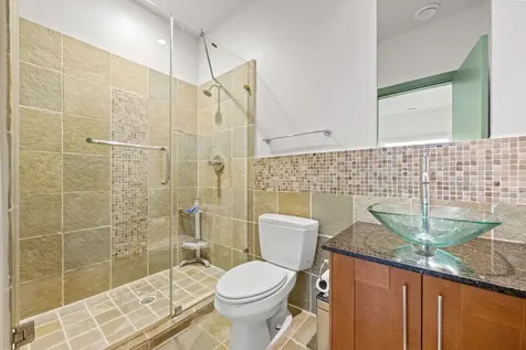 5628 Kiam Street B Houston TX 77007