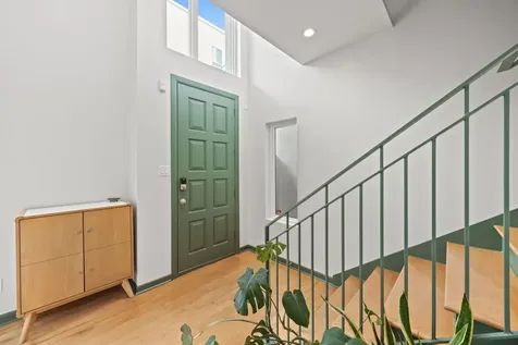 5628 Kiam Street B Houston TX 77007
