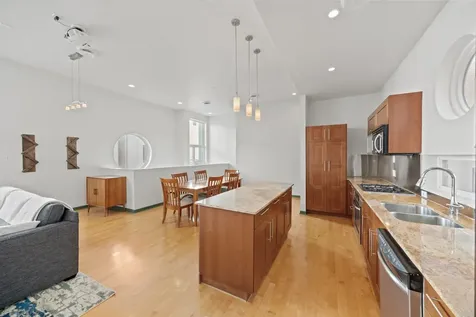 5628 Kiam Street B Houston TX 77007