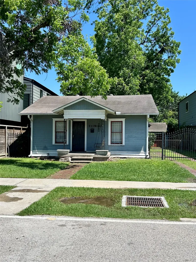 1119 E 25th Street Houston TX 77009