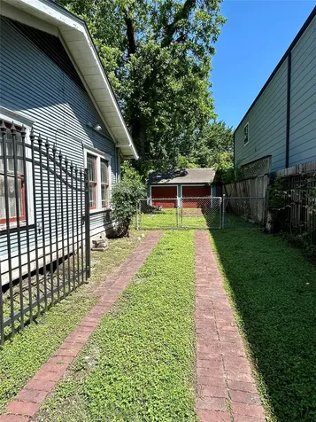 1119 E 25th Street Houston TX 77009