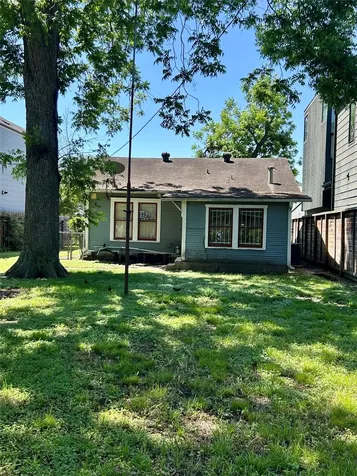 1119 E 25th Street Houston TX 77009