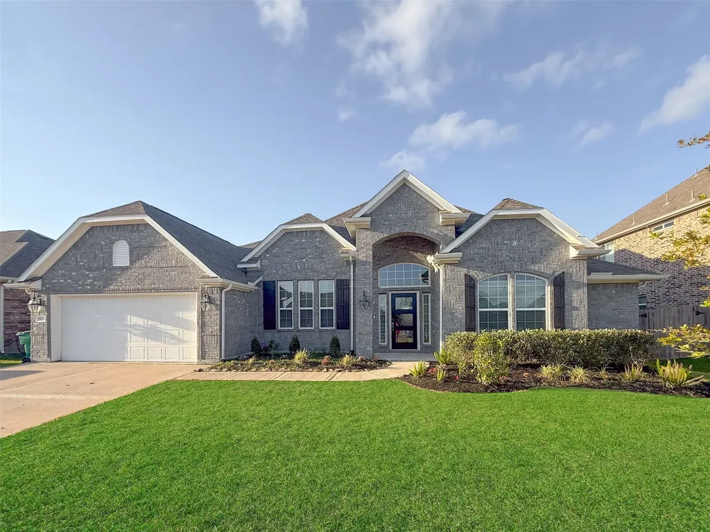 1524 N Blue Bonnet Lane Angleton TX 77515