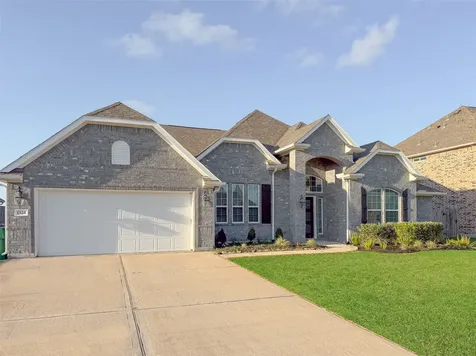 1524 N Blue Bonnet Lane Angleton TX 77515