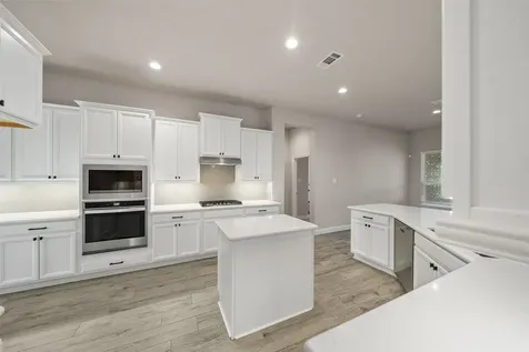 1524 N Blue Bonnet Lane Angleton TX 77515