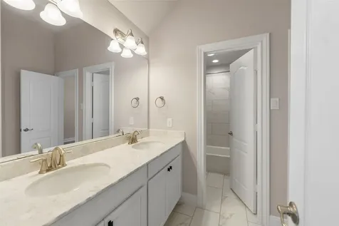 1524 N Blue Bonnet Lane Angleton TX 77515