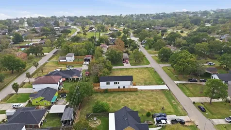 421 S Nugent Street La Porte TX 77571