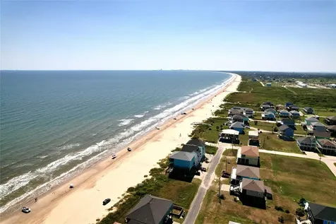 915 S Selwyn Road Crystal Beach TX 77650