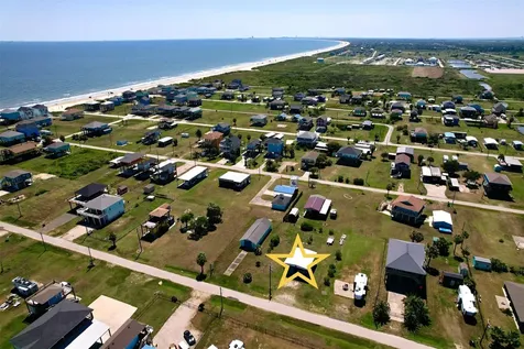 915 S Selwyn Road Crystal Beach TX 77650