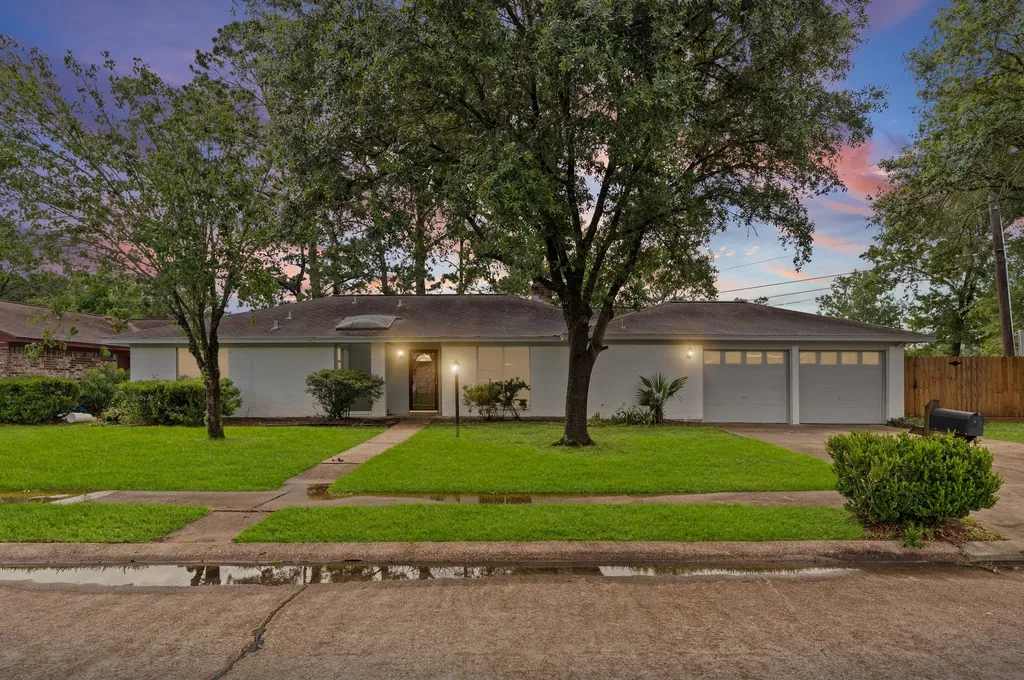 4205 Queenswood Street Baytown TX 77521