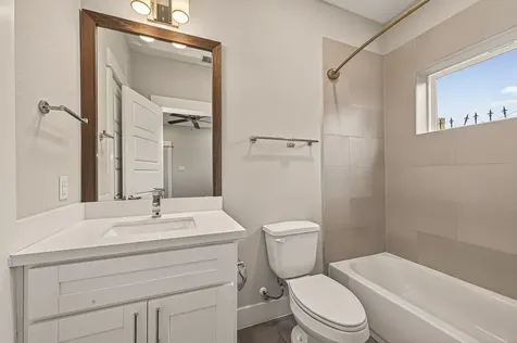 2010 Saint Charles Street Houston TX 77003