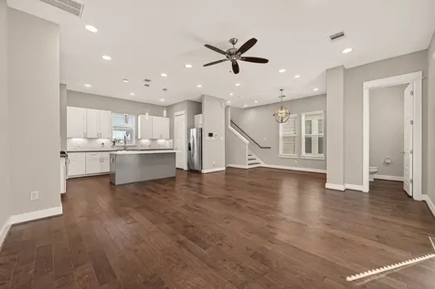 2010 Saint Charles Street Houston TX 77003