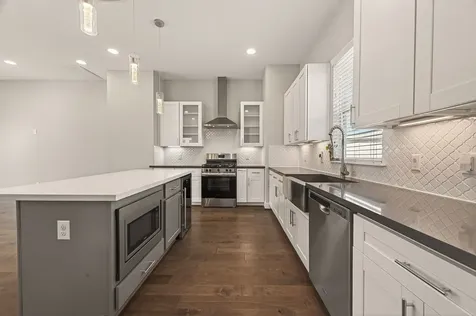 2010 Saint Charles Street Houston TX 77003