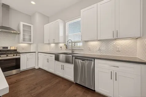 2010 Saint Charles Street Houston TX 77003