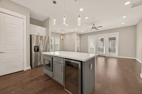 2010 Saint Charles Street Houston TX 77003