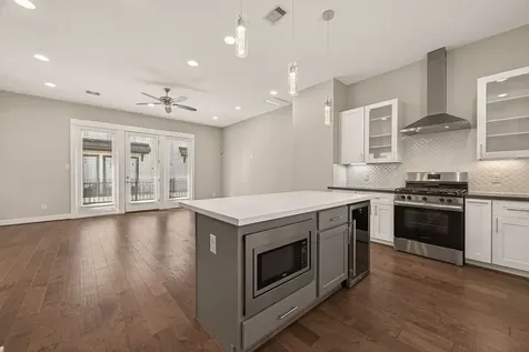 2010 Saint Charles Street Houston TX 77003