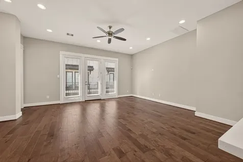 2010 Saint Charles Street Houston TX 77003