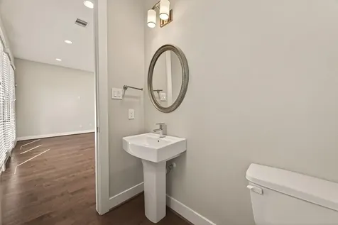 2010 Saint Charles Street Houston TX 77003