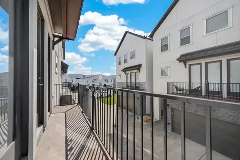 2010 Saint Charles Street Houston TX 77003