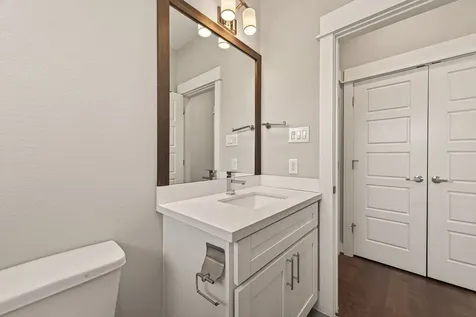 2010 Saint Charles Street Houston TX 77003