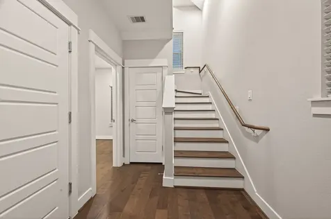 2010 Saint Charles Street Houston TX 77003