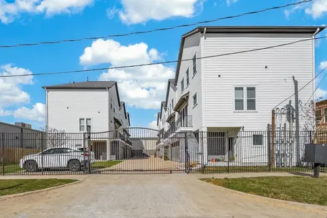 2010 Saint Charles Street Houston TX 77003