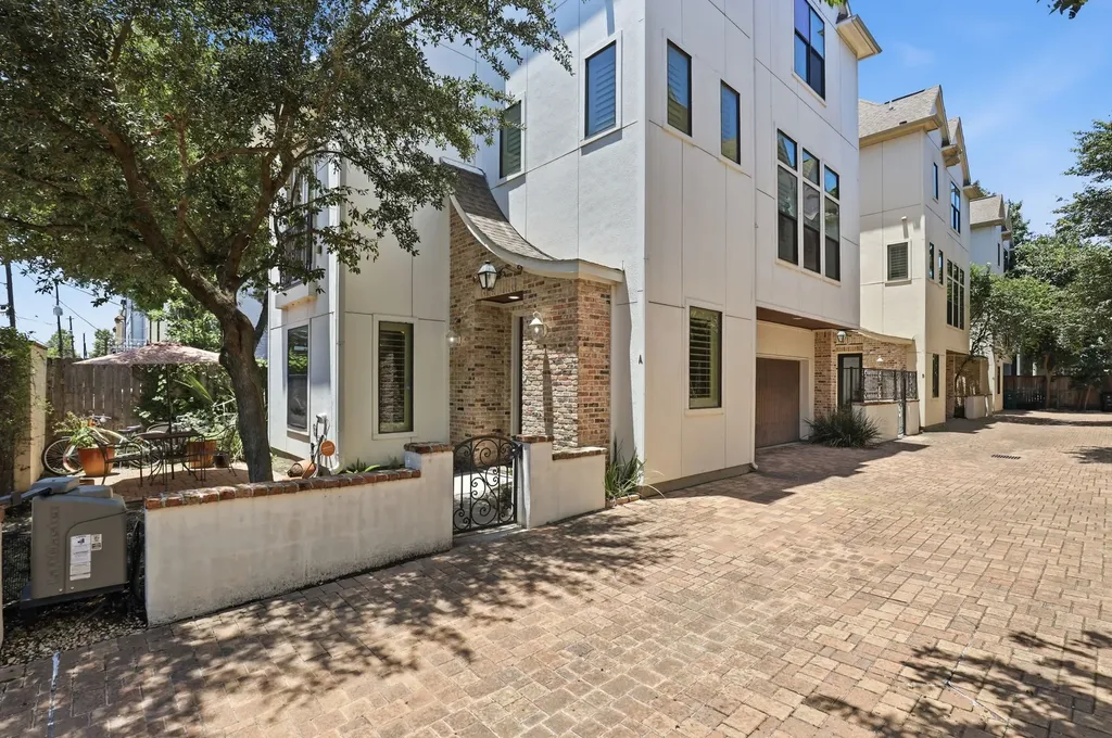 1009 W 24th Street A Houston TX 77008