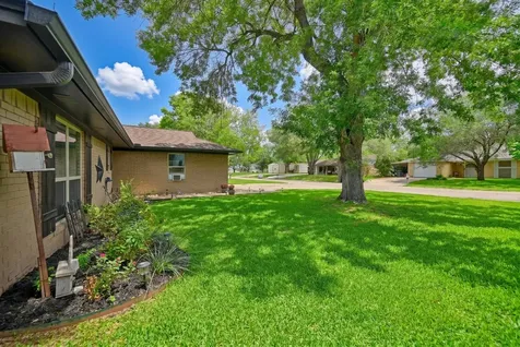 908 Pine Drive Caldwell TX 77836
