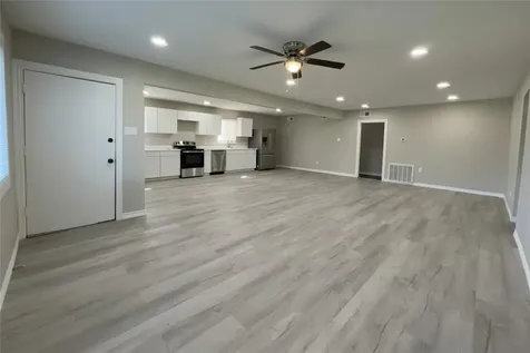 2214 5th Avenue N Texas City TX 77590