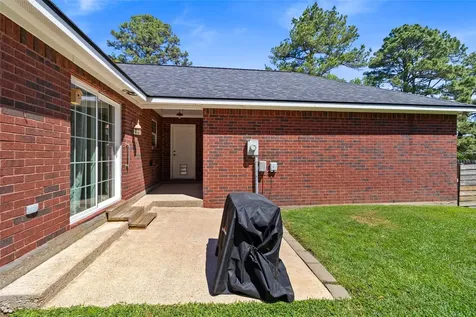 1452 River Oaks Drive Huntsville TX 77340