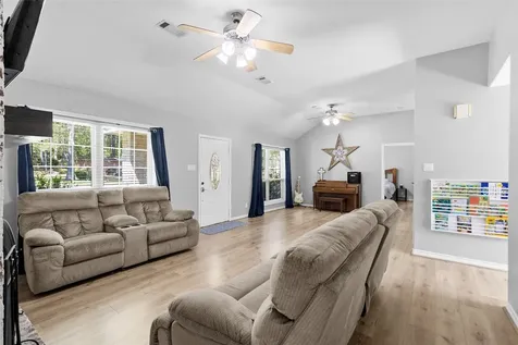 1452 River Oaks Drive Huntsville TX 77340