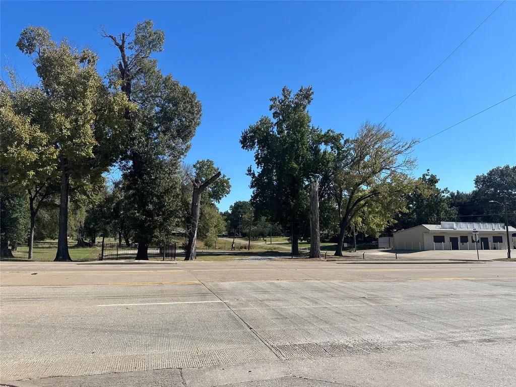 1042 W Commerce Street Buffalo TX 75831