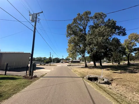 1042 W Commerce Street Buffalo TX 75831