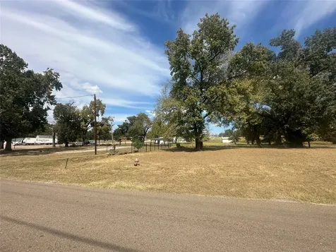 1042 W Commerce Street Buffalo TX 75831