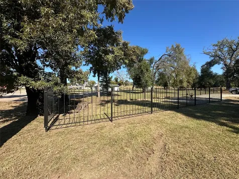 1042 W Commerce Street Buffalo TX 75831