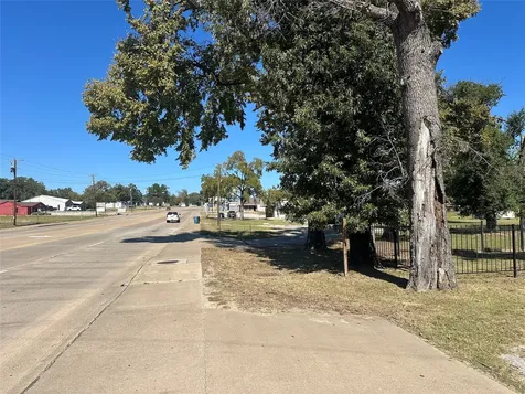 1042 W Commerce Street Buffalo TX 75831