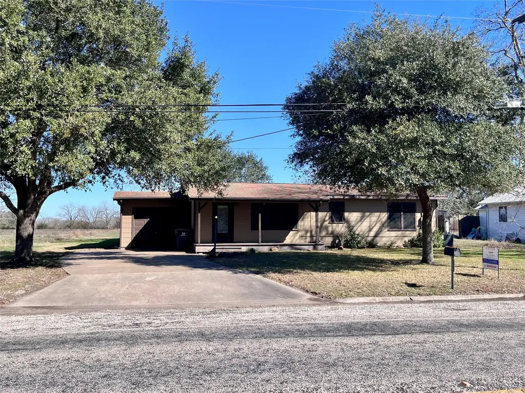 1004 N Center Street Weimar TX 78962