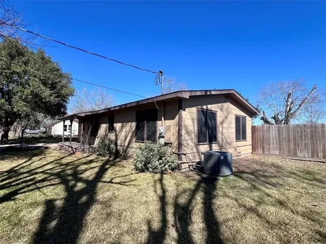 1004 N Center Street Weimar TX 78962