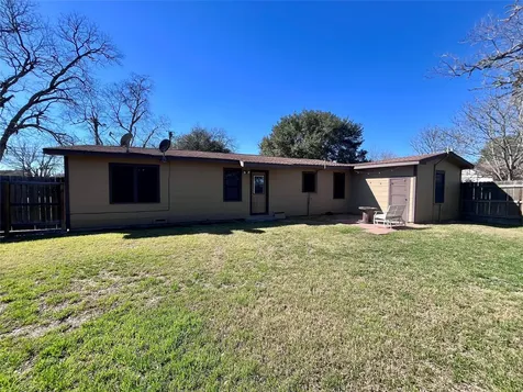 1004 N Center Street Weimar TX 78962