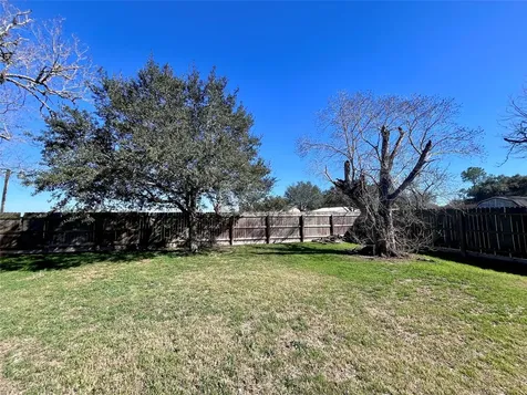 1004 N Center Street Weimar TX 78962