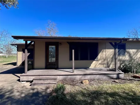 1004 N Center Street Weimar TX 78962
