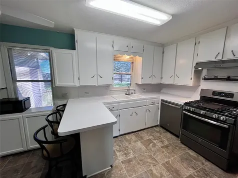 1004 N Center Street Weimar TX 78962