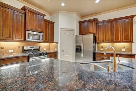 10 Tallgrass Way Spring TX 77389