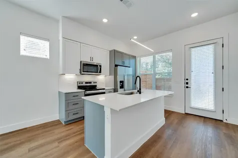 1601-323 Mustang Drive Marble Falls TX 78654
