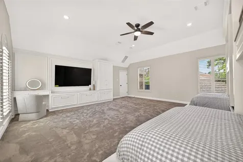 15 Veilwood Circle The Woodlands TX 77382