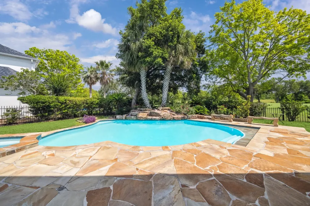 4111 Thistle Hill Court Sugar Land TX 77479