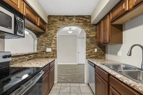 1860 White Oak Drive 355 Houston TX 77009